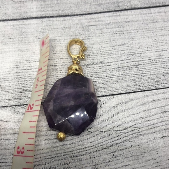 Chunky carved polished amethyst stone gemstone big statement pendant clip on/off - Picture 4 of 4